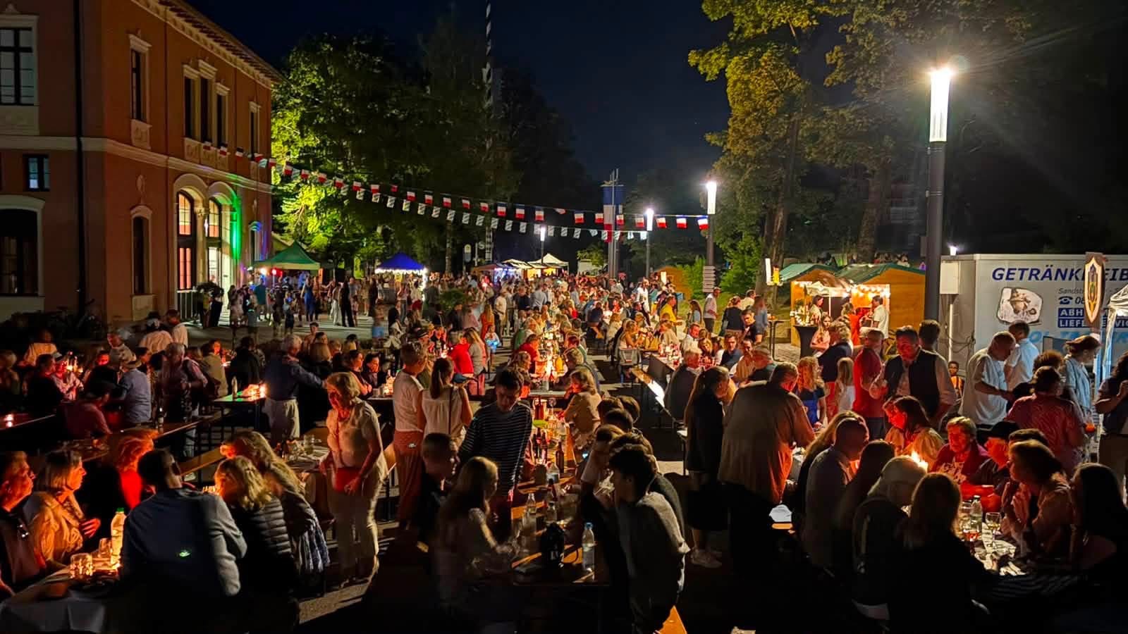 Nacht der Kerzen vor dem Rathaus